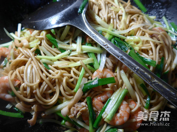 Double Leek Seafood Fried Noodle recipe
