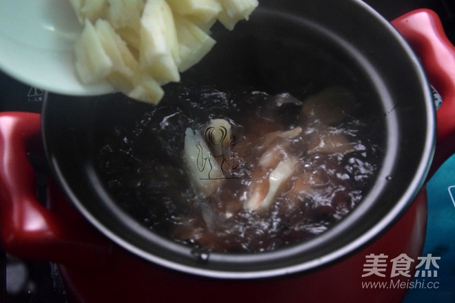 Black Bean Lotus Root Pork Bone Soup recipe