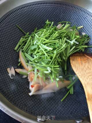 Stir-fried Golden Abalone with Cilantro recipe