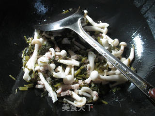 #trust of The Beauty# Stir-fried White Jade Mushroom with Pork Belly and Pickled Cabbage recipe