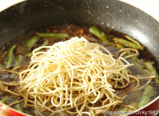 Braised Noodles with Beans recipe