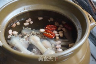 Chicken Feet with Peanuts and Black Eyebrow Beans recipe