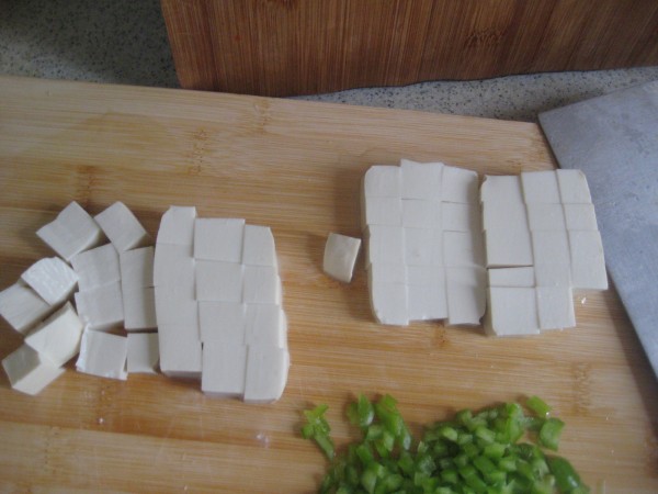 Green Pepper and Shrimp Skin Mixed with Tofu recipe