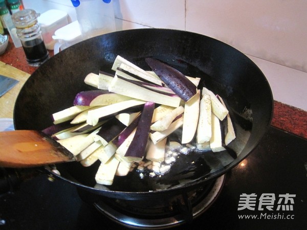 Braised Eggplant with Duck Feet recipe