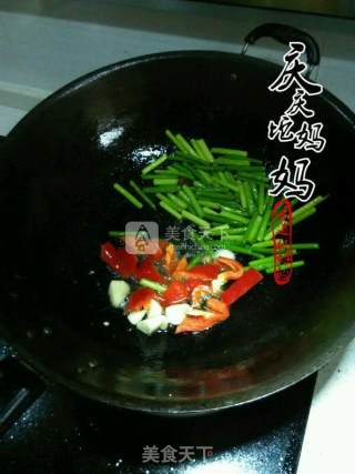 Xiangli Bacon Stir-fried Garlic Moss recipe