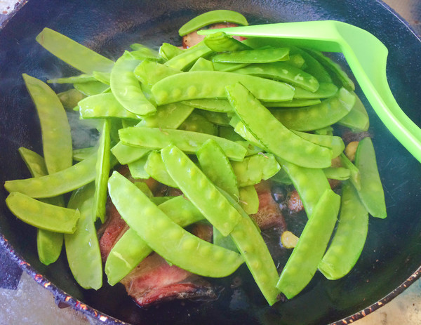 Stir-fried Snow Peas with Bacon recipe
