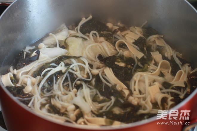 Enoki Mushroom and Seaweed Soup recipe