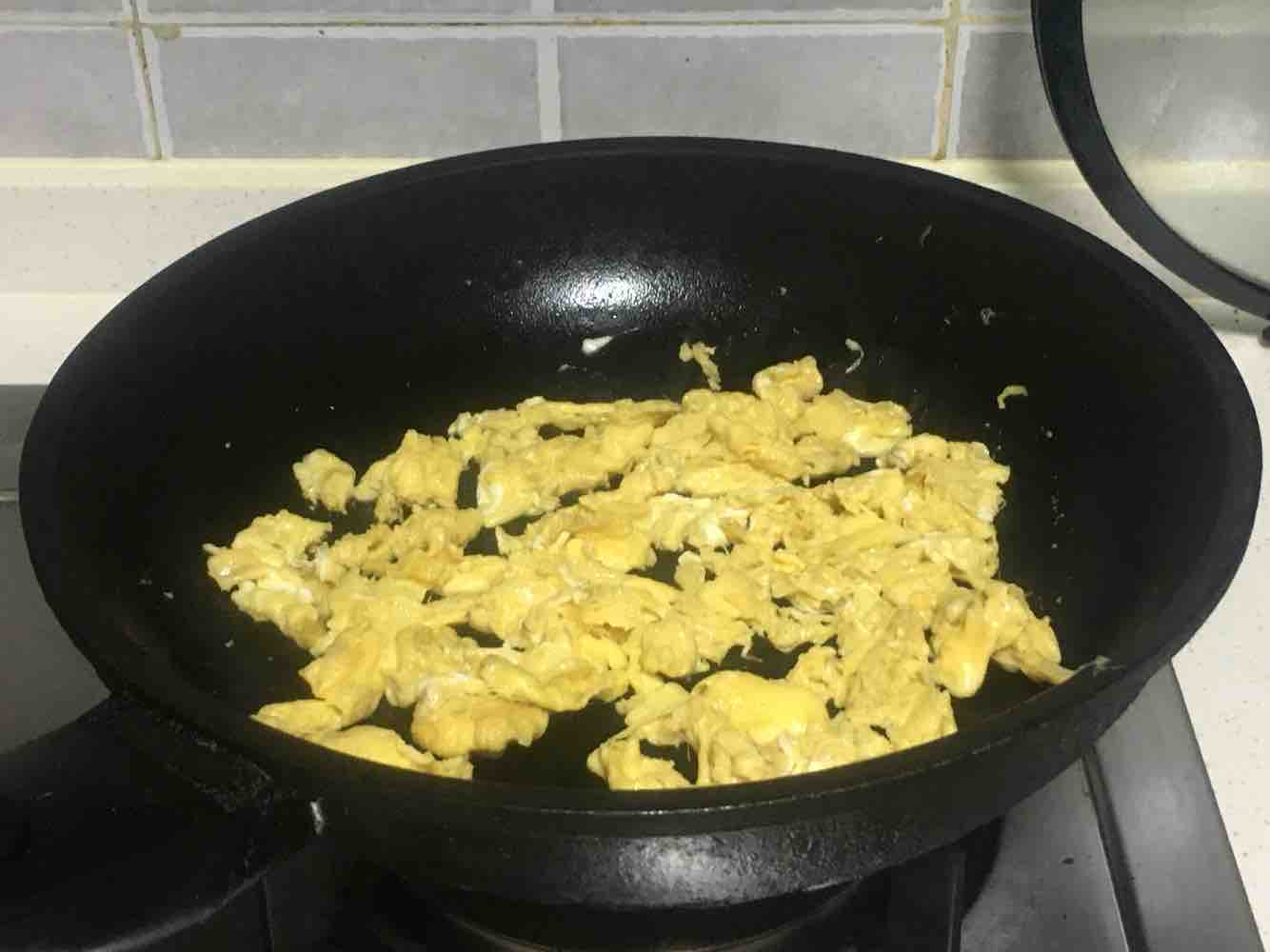 Scrambled Eggs with Lettuce recipe