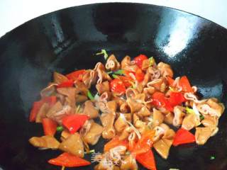 Stir-fried Large Intestine with Green Garlic recipe