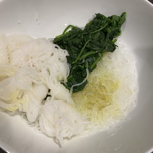 A Refreshing Cold Dish that Can be Used As A Staple Food-vermicelli Spinach recipe