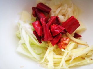 Stewed Pork Knuckles with Sour Radish recipe