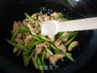 Stir-fried Chicken Breast with Asparagus recipe