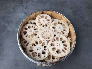 Steamed Pork with Lotus Root Noodles recipe