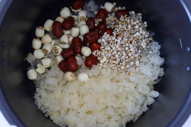 Barley, Red Dates and Tremella Soup recipe