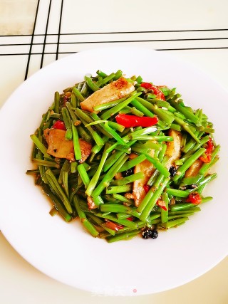Stir-fried Luncheon Meat with Water Spinach recipe