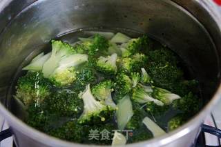 Fried Goose Eggs with Broccoli Vegetarian recipe