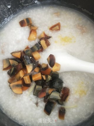 Rice Congee with Preserved Egg and Lean Meat recipe