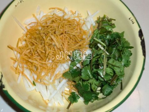 Coriander and Radish Mixed with Buns recipe