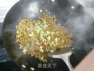 After The Holiday Appetizer, Go with Rice to Relieve Greasy Dishes-fried Sour Cowpea with Diced Meat recipe