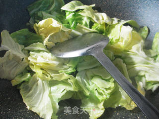 Stir-fried Beef Cabbage with Soy Bean Strips recipe