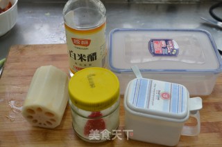 The Price of Oil Has Risen, So There is No Need for Oil [sweet and Sour Lotus Root Slices] recipe