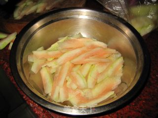 Stir-fried Hot and Sour Watermelon Peel recipe