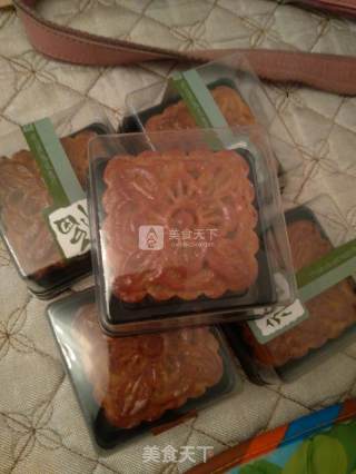 Cantonese-style Lotus Paste and Egg Yolk Mooncakes recipe