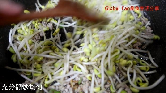 Soy Bean Sprouts Fried Noodles recipe