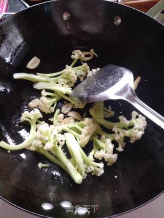 Stir-fried Organic Cauliflower with Green Peppers recipe