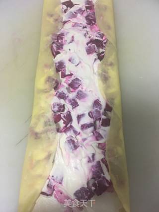 Home-style Dragon Fruit Towel Roll recipe