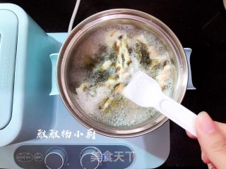 Shrimp and Seaweed Hibiscus Soup recipe