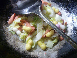 Stir-fried Three-color Rice Cake with Ham and Cabbage Cores recipe