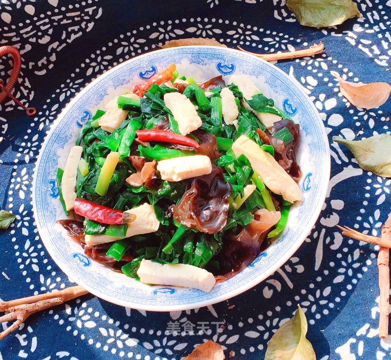 Stir-fried Fungus with Chives and Tofu recipe