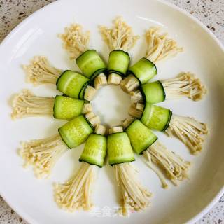 Enoki Mushroom and Cucumber Roll recipe