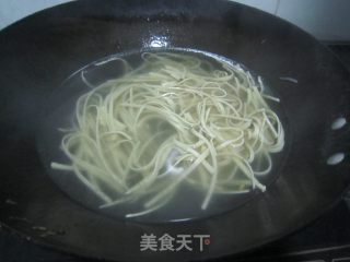 Cucumber Tofu Skin Mixed with Bean Sprouts recipe