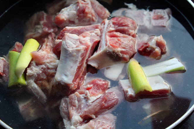 Warm Tonifying Qi, Nourishing Pork Ribs and Lotus Root Sibao Soup recipe