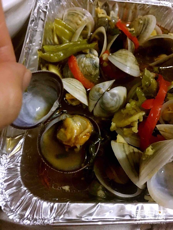 Grilled Clams & Keel Noodles recipe