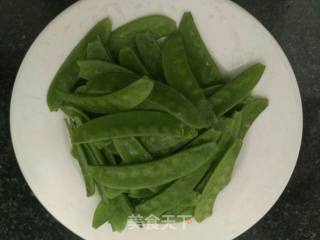 #trust之美# Stir-fried Sausage with Snow Beans recipe