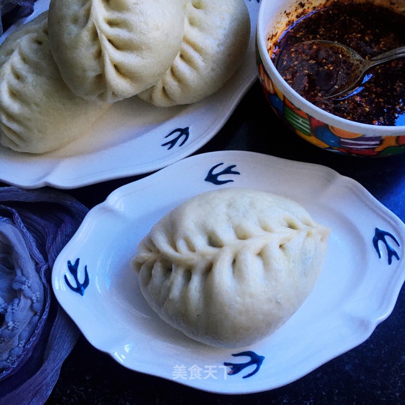 Vegetarian Buns with Leek Vermicelli