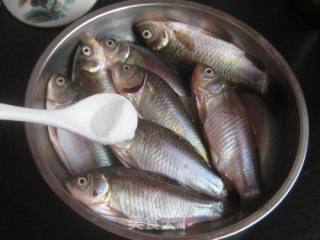 Fried Small Crucian Carp recipe