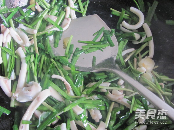 Fried Squid with Chives recipe