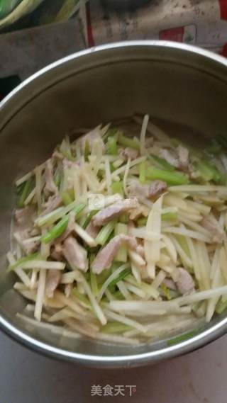 Simple Celery and Potato Shreds recipe