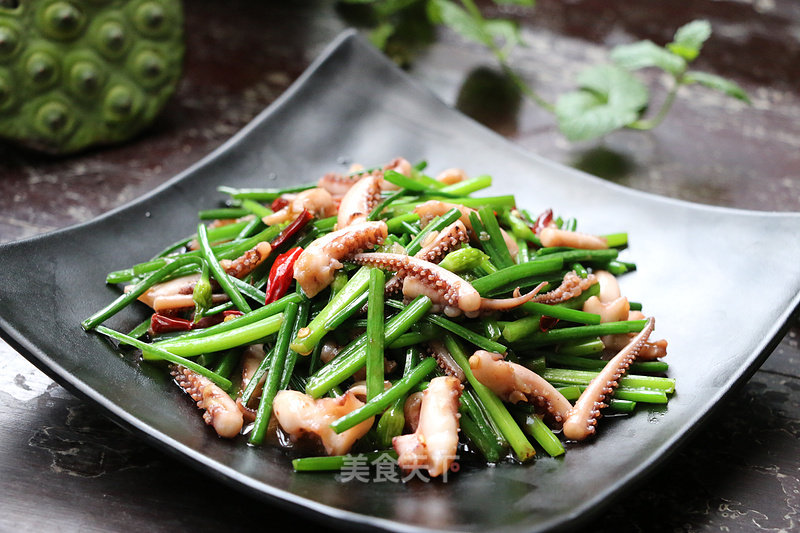 Fried Squid with Leek Stalks recipe