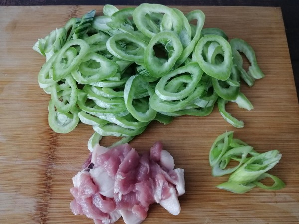 Snake Bean Stir-fried Pork Slices recipe