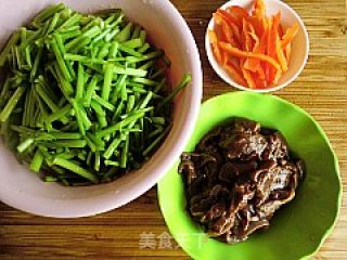 Stir-fried Pork Liver with Celery - Nourishing Liver in Spring recipe