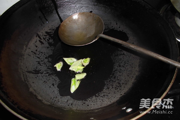 Stir-fried Cabbage with Black Bean Sprouts recipe