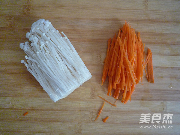 Enoki Mushroom Mixed with Shredded Chicken recipe