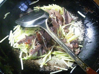 Stir-fried Pork Heart with Leek Sprouts recipe