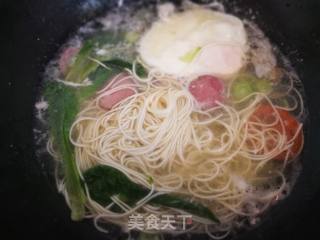 #蛋美食# Hot Noodle Soup with Poached Egg recipe