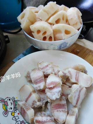 Cantonese-style Bacon Braised Lotus Root recipe